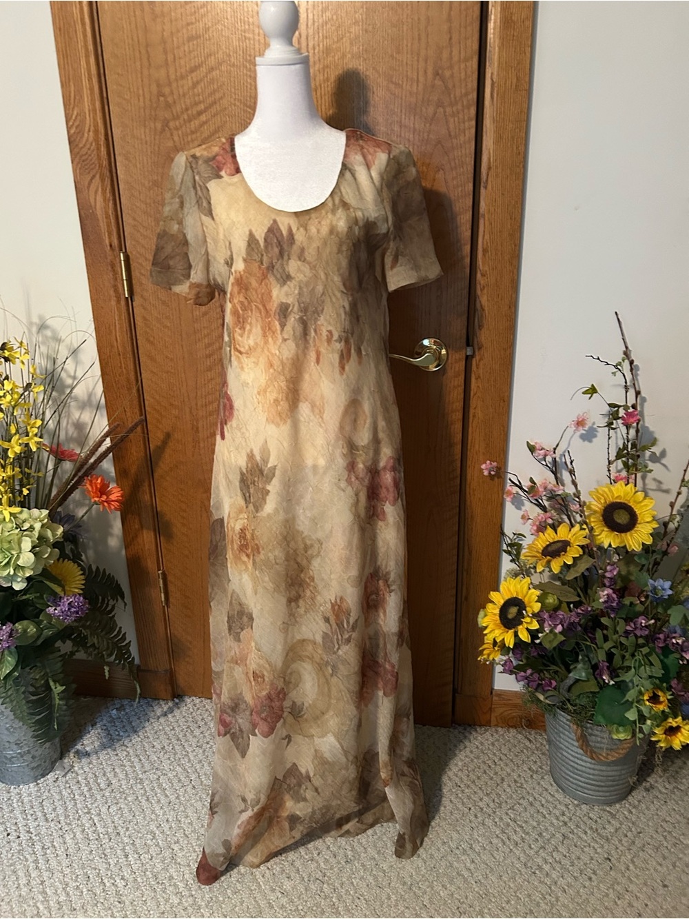 Scoop-Neck Floral Maxi Dress in Beige and Rose Tones